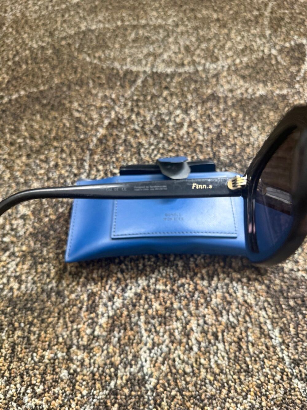 Gentle Monster Sunglasses with Blue Case - Picture 5 of 7